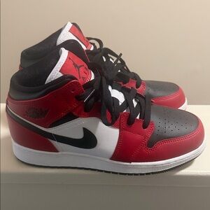 Nike Air Jordan 1 Mid - Red, White, Black